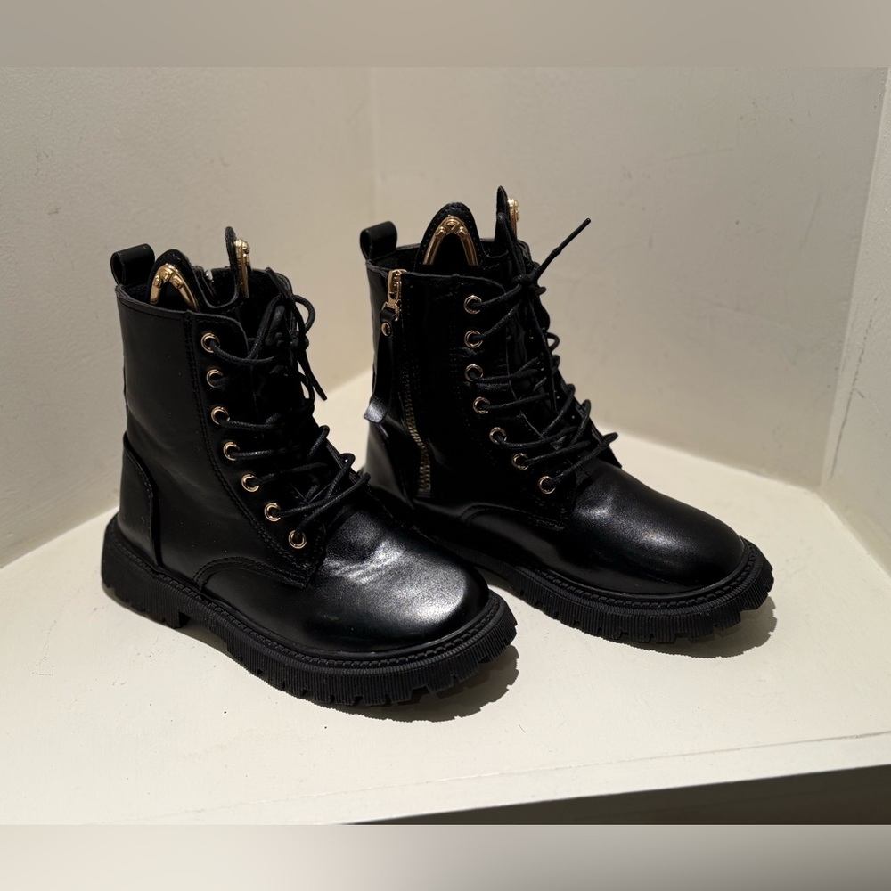 Lace-up Boots with fashionable Cat Ear accents Girls